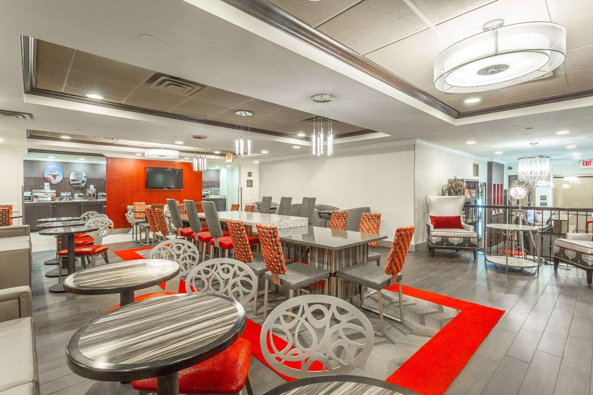 Inn At The Peachtrees, Ascend Hotel Collection Атланта Екстериор снимка