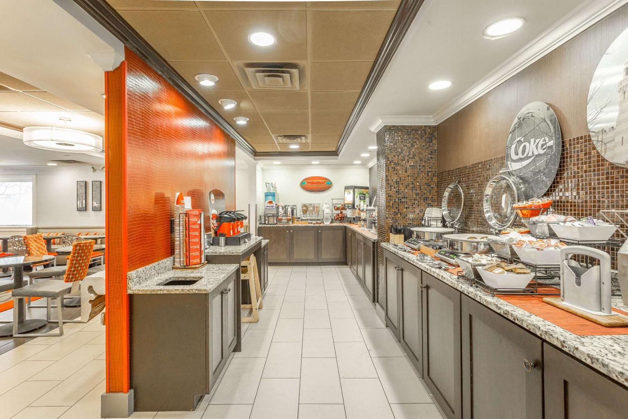 Inn At The Peachtrees, Ascend Hotel Collection Атланта Екстериор снимка