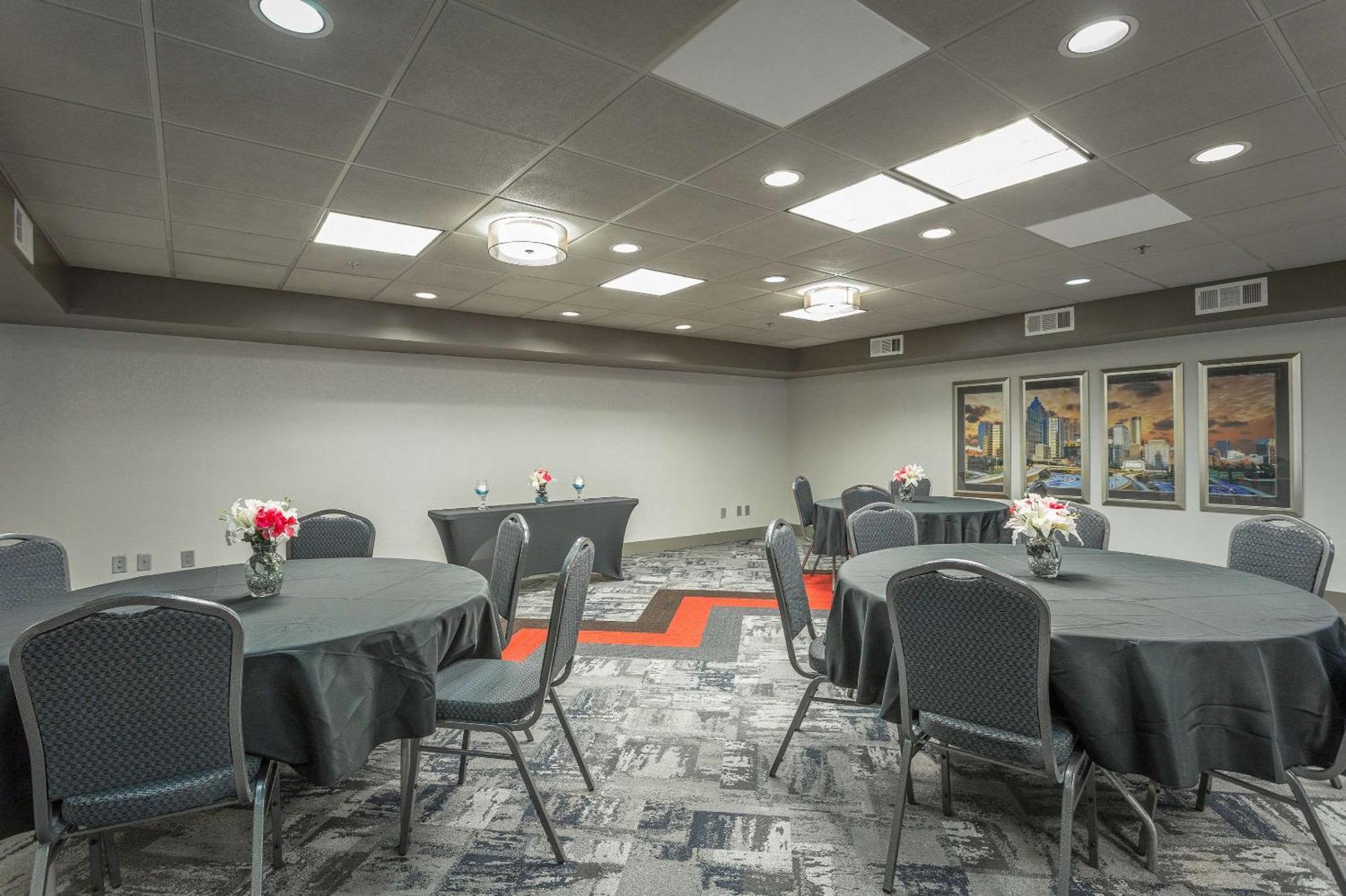 Inn At The Peachtrees, Ascend Hotel Collection Атланта Екстериор снимка