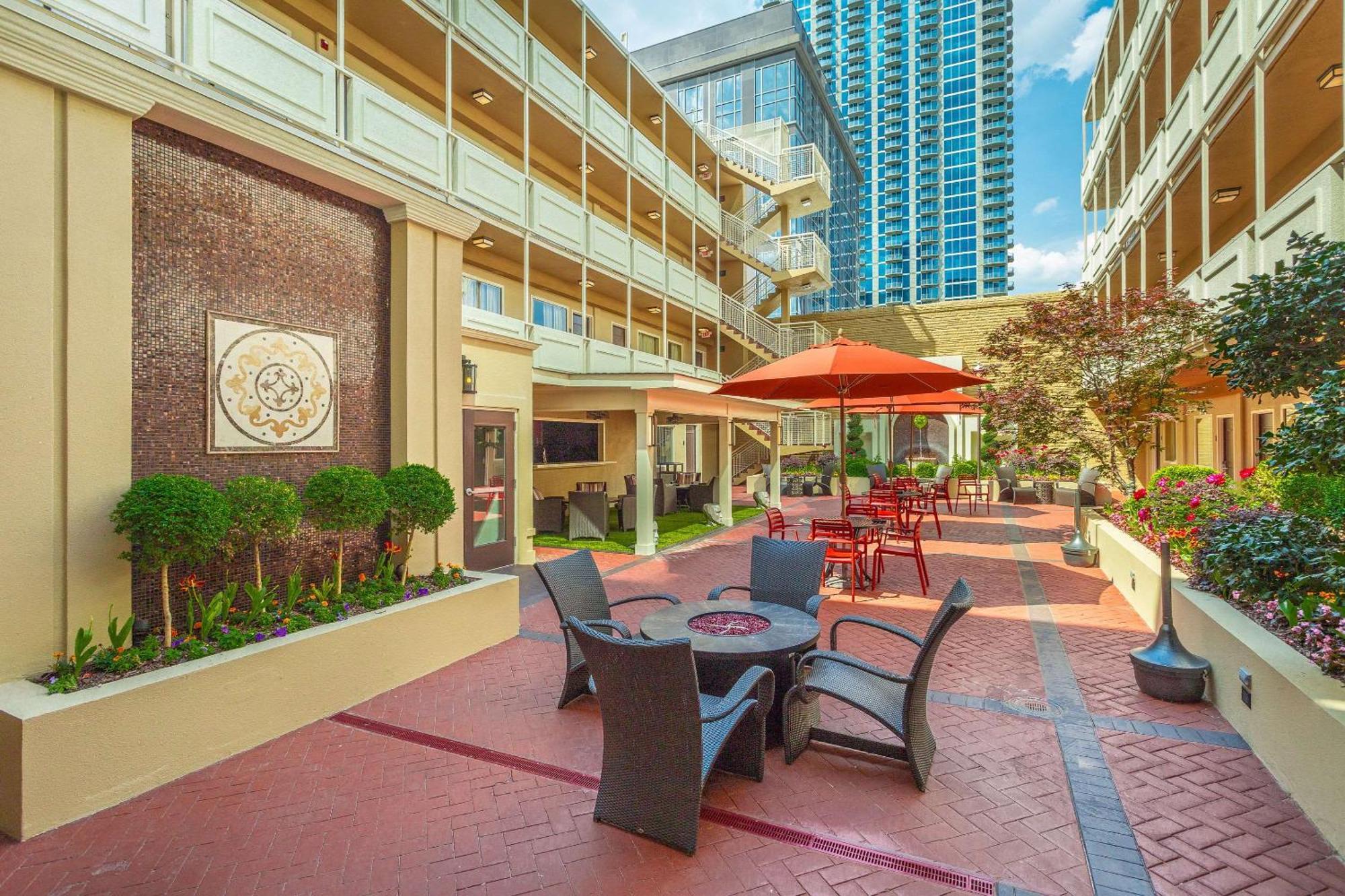 Inn At The Peachtrees, Ascend Hotel Collection Атланта Екстериор снимка
