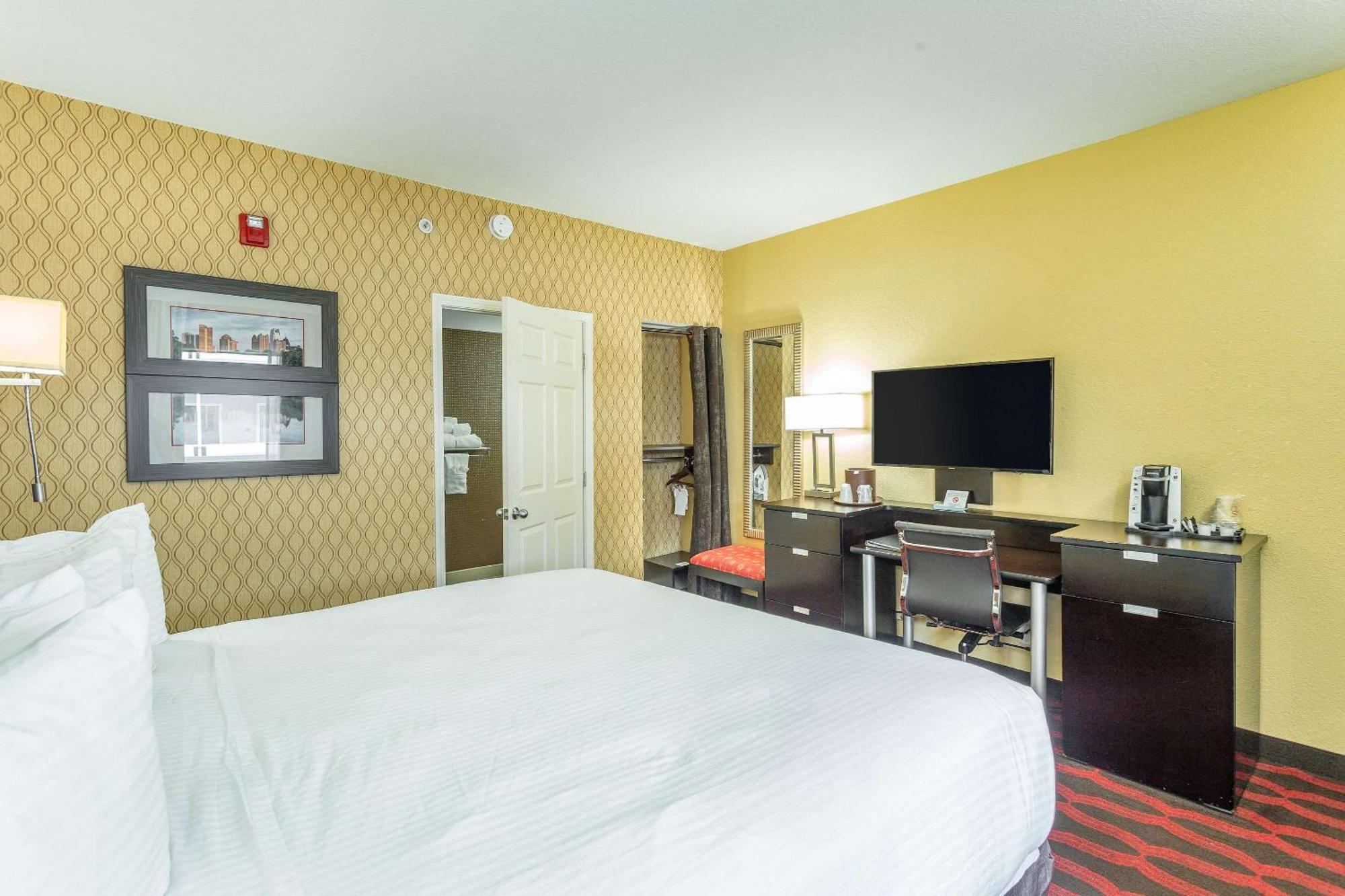 Inn At The Peachtrees, Ascend Hotel Collection Атланта Екстериор снимка