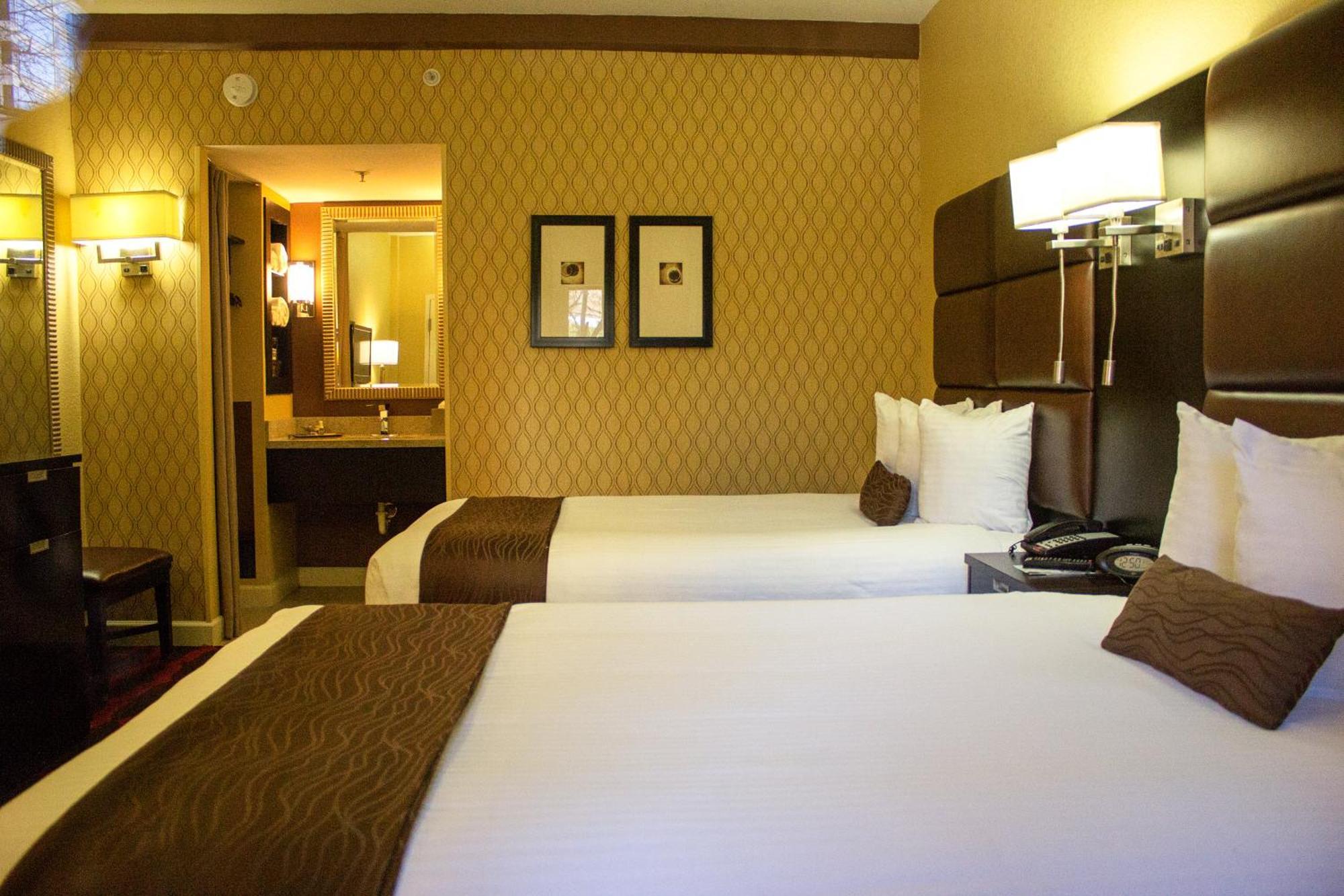 Inn At The Peachtrees, Ascend Hotel Collection Атланта Екстериор снимка
