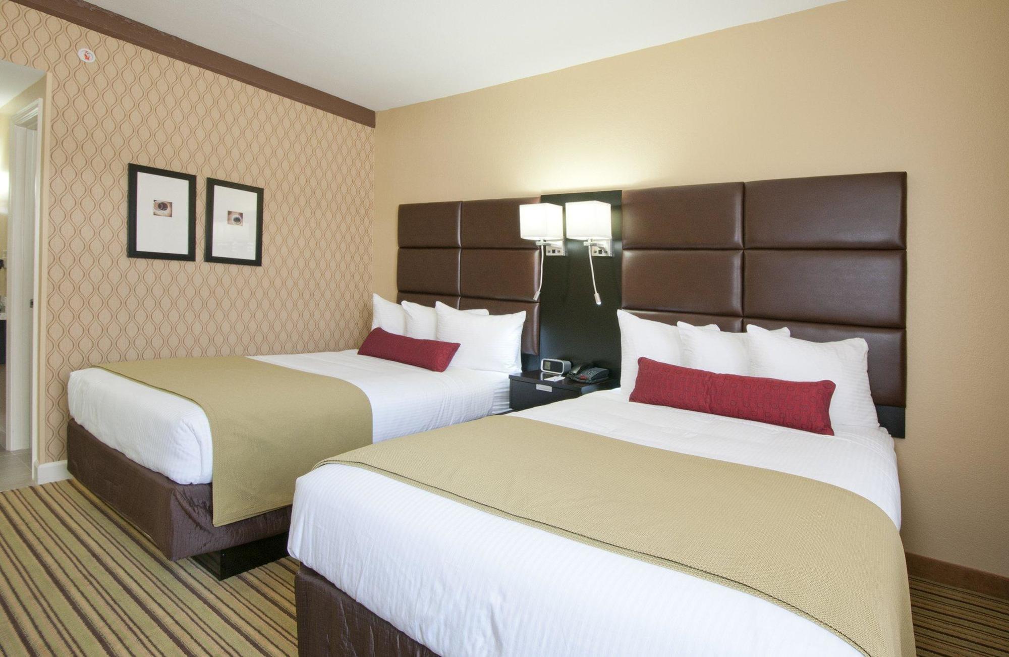 Inn At The Peachtrees, Ascend Hotel Collection Атланта Екстериор снимка