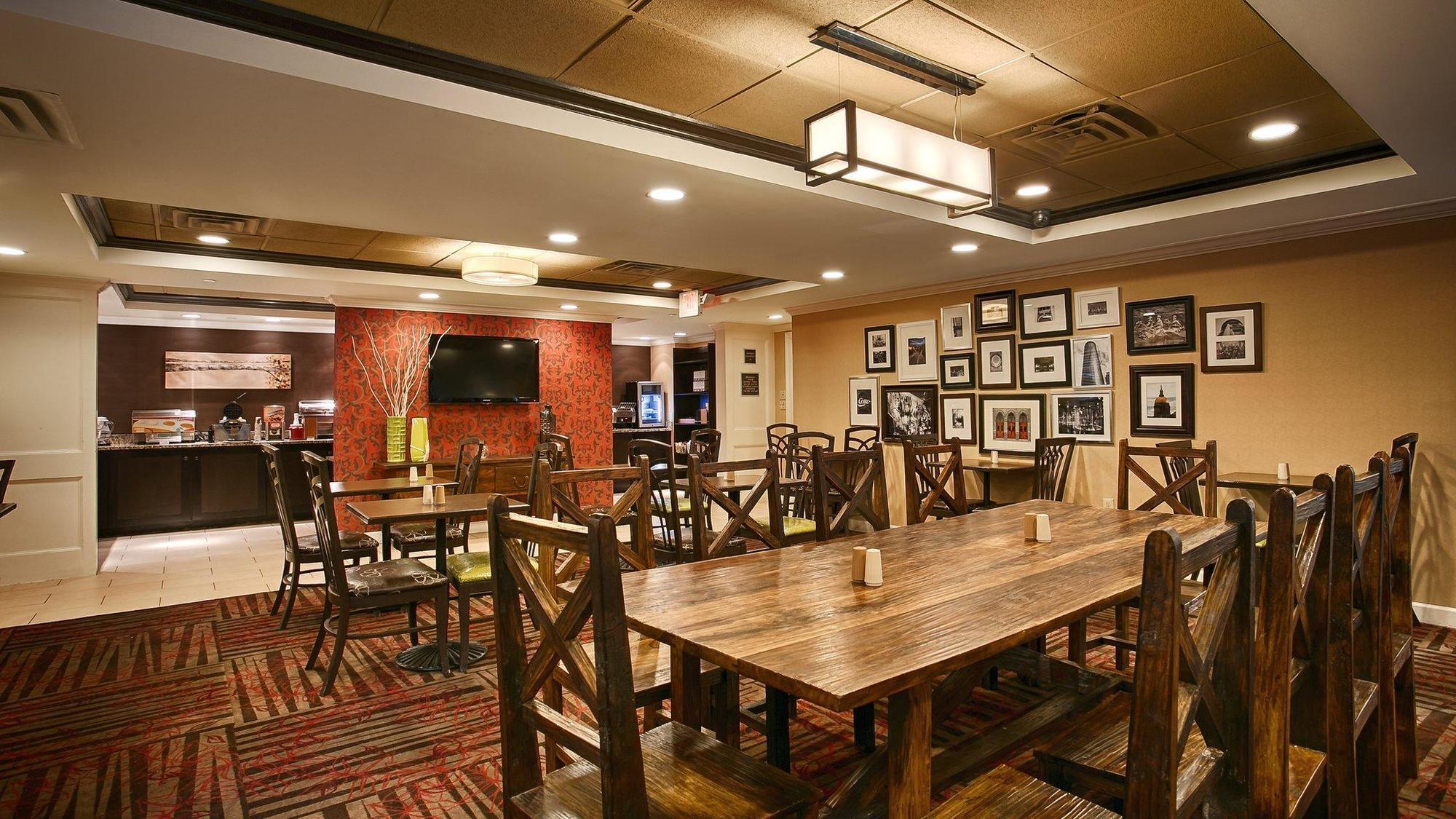 Inn At The Peachtrees, Ascend Hotel Collection Атланта Екстериор снимка