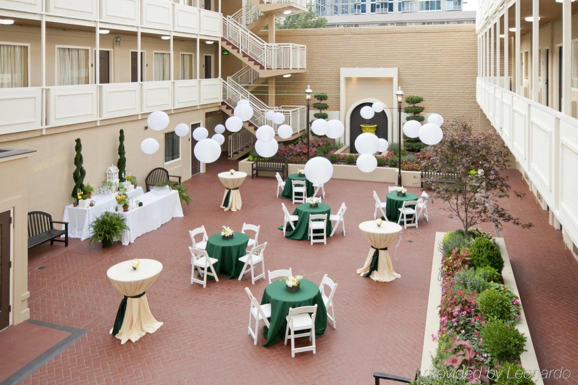 Inn At The Peachtrees, Ascend Hotel Collection Атланта Екстериор снимка